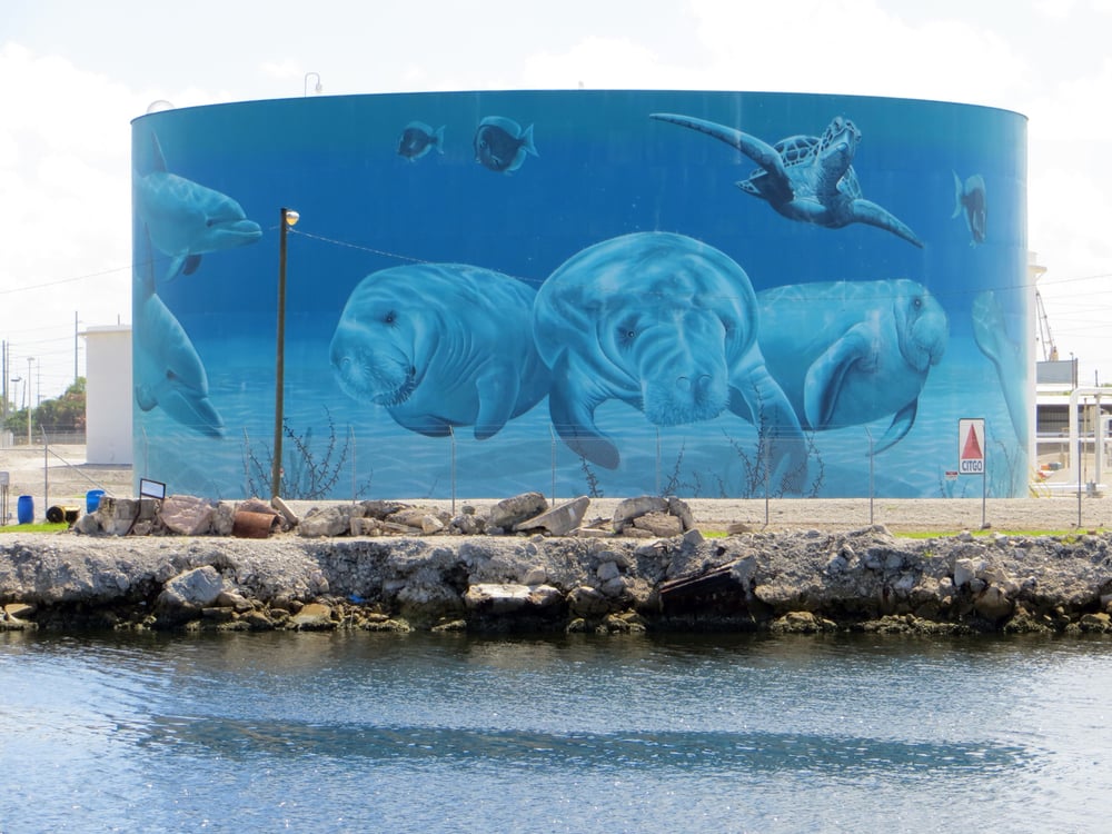 Eric Henn Mural del tanque de aceite Oceans