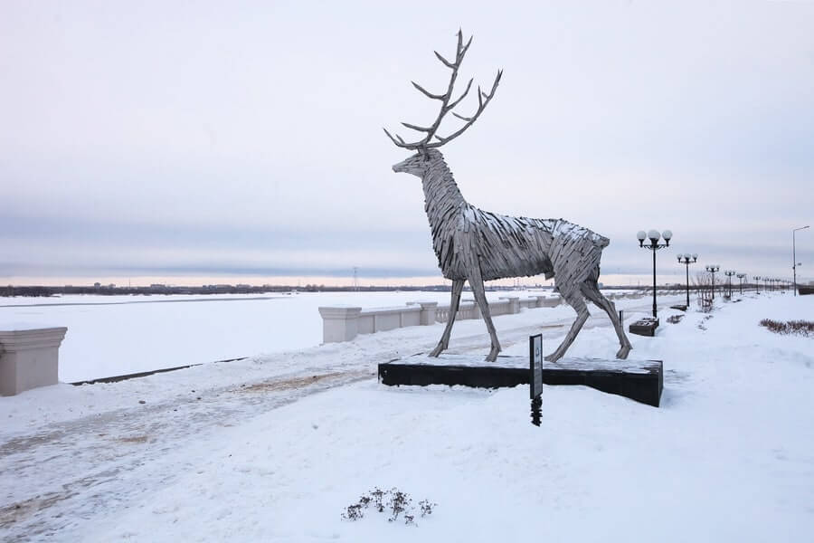 View of Gabor Szoke’s Russian Deer sculpture in the snow